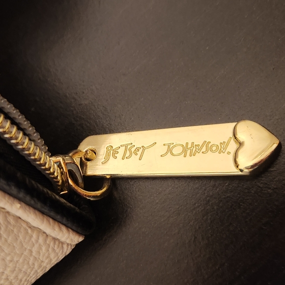 EUC Betsey Johnson spotted wallet - Picture 4 of 13